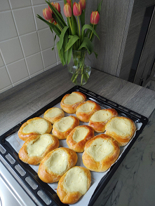 Bułeczki drożdżowe z serem