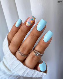 Czas na stylizację z wykorzystaniem jednego z naszych bestesllerów, czyli lodowej Mięty! Jak Wam podoba się ten kolorek w towarzystwie kwiatowych wzorków? 