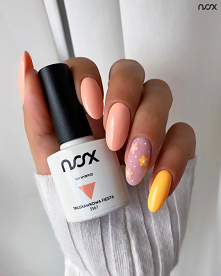 Korzystacie z kwiatowych zdobień latem? Dzisiaj w roli głównej Truskawkowa Fiesta w towarzystwie Brzoskwini oraz subtelnych malowanek! 