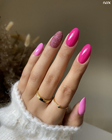 Pomysł na prostą, ale przyciągającą uwagę stylizację? Wystarczy połączyć ze sobą Owoc Granatu i Różową Panterę, a na koniec okrasić je odrobiną Fuksjowej Syrenki! 