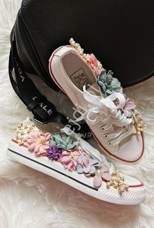 Białe trampki w kwiaty. Kwiatowe buty. Modne buty. Stylowe buty. lejdi.pl