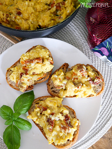 Pasta jajeczna na ciepło