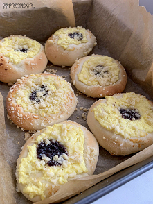 Drożdżówki z serem i dżemem