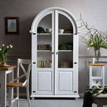 Biała witryna drewniana do salonu i jadalni meble-woskowane.com.pl #meblewoskowane #bialemeble #meblenazamowienie