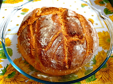 Chleb z naczynia żaroodpornego
Składniki: 750 g mąki pszennej ( można 600 g tortowej + 150 g mąki razowej), 25 g świeżych drożdży lub 7 g drożdży instant, 2 łyżeczki soli, łyżec...
