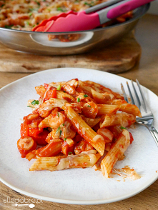 Makaron z parówkami przepis