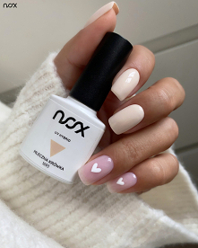 Delikatne paznokcie, które sprawdzą się zarówno na co dzień, jak i na Walentynki? Proszę bardzo! W roli głównej Mleczna Krówka w towarzystwie bazy Light Pink! ❤️