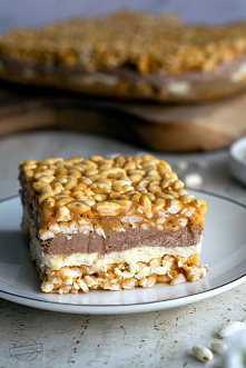 Przepis z Instagramowego konta _prosto_z_pieca. Początkowo wystraszyłam się, że będzie zbyt słodko, ale koniec końców bardzo mi to ciastko smakowało. Na ciasto składa się część ...