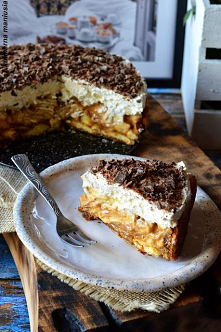 Dzień dobry moje kochane słoneczka. Zapraszam was dzisiaj na obłędne i mega szybkie ciasto bananowe z kajmakiem i kremem ze śmietany i mas...