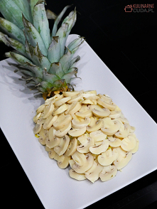 Sałatka w kształcie ananasa