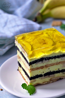 Za ciastami składającymi się głównie z masy śmietanowej, jak wiecie, nie przepadam, a, że ostatnio
Za ciastami składającymi się głównie z masy śmietanowej, jak wiecie, nie przep...