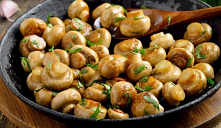 Prosty i efektowny pomysł na pieczarki z patelni. Wychodzą aromatyczne i chrupiące
Jak przygotować pyszne pieczarki z patelni? Skorzystaj z naszego przepisu, a wyjdą aromatyczne...