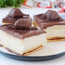 Prosty przepis na pyszne Ciasto Kinder bez pieczenia. W upalne dni nie ma nic lepszego niż mocno schłodzony deser, przygotujesz go bez włączenia piekarnika!