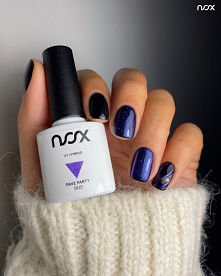 Próbowaliście już połączenia naszych brokatowych lakierów z innymi kolorami? Spójrzcie jak zjawiskowy efekt można w ten sposób uzyskać! W roli głównej lakier Black Pearl pokryty...