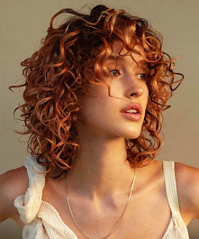 Kręcone fryzury 2022 wiosna lato Oto trendy w kręconych włosach dyktowane przez znanych fryzjerów wraz ze zdjęciami i pomysłami, które Cię zainspirują! Krótkie, średnie i długie...