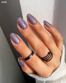 Weekend rozpoczynamy stylizacją pełną błysku! W roli głównej Galaktyczna Syrenka, czyli  niezwykle efektowny pyłek błyszczący niczym gwiazdy na niebie! 