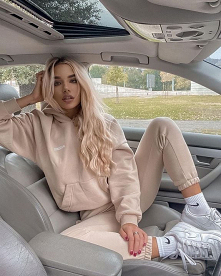 Szukasz fajnych dresów? 
STYLIZACJEINSPIRACJE.PL