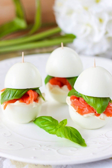 Koreczki z jajkiem i łososiem – nie tylko na Wielkanoc #jajka #koreczki #łosoś #przekąska #wielkanoc
Koreczki z jajkiem i łososiem - sprawdzą się idealnie podczas świąt. Klasycz...