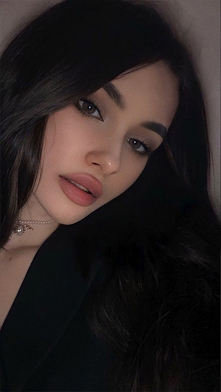 Elegancka kobieta udostępniona przez elyanacooper w We Heart It