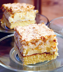 Słodycze to mój jedyny nałóg. Od czasu do czasu dogadzam sobie i mojej rodzinie, piekąc wyśmienite ciasta.