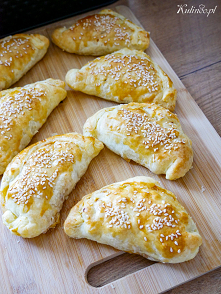 Pyszne pierożki z ciasta francuskiego