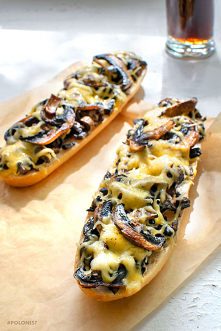 Polska Zapiekanka: Zapiekana Bagietka [NAJLEPSZA!] | Polonista Znany też jako: „zapieksa”. Po co wychodzić, skoro można spróbować staropolskiego fast foodu w domu? Ta zapiekanka...