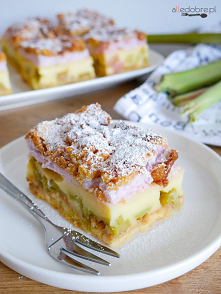 Super smaczne i niezwykle łatwe w przygotowaniu ciasto z rabarbarem i budyniem. Ten sprawdzony i niezawodny przepis z pewnością posmakuje wszystkim miłośnikom słodkości i nie ty...