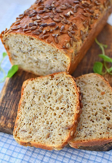 Przepis na chleb pełnoziarnisty ze słonecznikiem na miodzie - MniamMniam.com