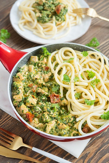 Przepis na makaron ze szpinakiem i kurczakiem