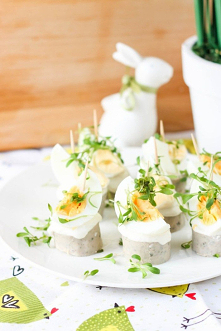 Koreczki z jajkiem i białą kiełbasą #koreczki #jajka #wielkanoc #białakiełbasa
Koreczki z jajkiem i białą kiełbasą to idealna przekąska na wielkanocny stół. Klasyczne połączenie...