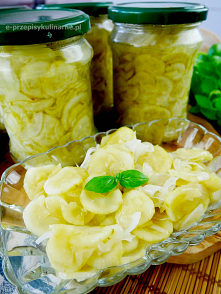 Sałatka z ogórków w plastrach i cebuli – przetwory na zimę