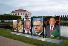 WYLICZANKA
Prezes się trzęsie, mlaszcze , bulgocze, trzy pary spodni od rana zmoczył.
Ziobro już nawet nie rzuca cienia, żeby mu nie wejść w pole widzenia.
Krycha ze strachu cał...