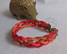 Pleciona bransoletka handmade z zamszowych sznurków