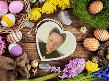 KOLĘDA WIELKANOCNA

Wielkanoc blisko, wiosna przybyła
i znów panuje nad światem
więc już od dzisiaj pamiętaj Miła,
przy jajkach ucałuj tatę.
I ty młodzieńcze zważ ,że to święta ...