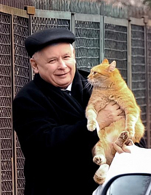 ZZA JUDASZA
(wierszyk dla dzieci)

Zza "judasza" na kaczora prokurator mruga.
Na zarzuty przyszła pora. lista będzie długa.
Za twe niecne przewinienia, ty i twe gagatk...