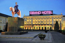 BURDEL KAROLA
Pewien Karol...