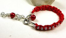 Biało czerwona makrama dla kibica i nie tylko