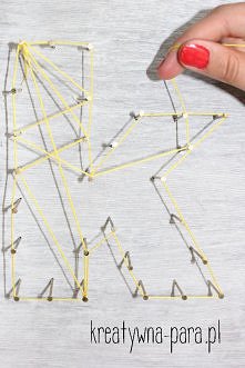 Literki z gwoździ i sznurków