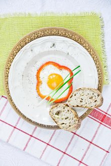 Jajko sadzone w papryce.