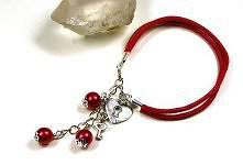 Sznurkowa czerwień z kłódką i kluczykiem