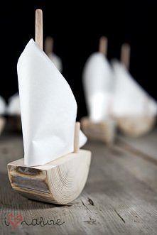 Serwetnik-łódeczka.