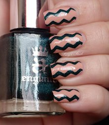 Zig zag nail art!