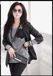 fajna bluzeczka. można ją obejrzeć po kliknięciu w zdjęcie.