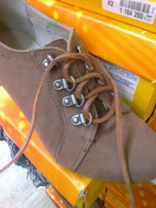 rzemyk zamiast sznurowadła! :)