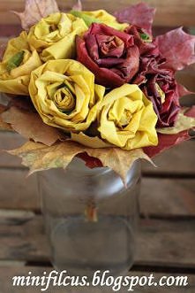 Jesienny bukiet róż z liści...