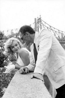 "Teraz chciałabym dostać szansę w trzecim akcie – niepodejrzewający niczego mężczyzna i mściwa kobieta, ale to jest oszukiwanie samej siebie, bo jeśli dostanę szansę na ost...