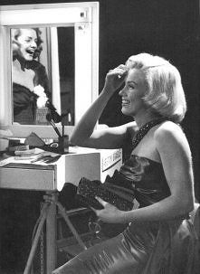 "Hollywood to miejsce gdzie płacą ci 1000 $ za pocałunek, a 50 centów za duszę." M.M