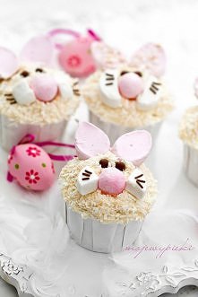 bebczki-króliki, krem waniliowy, marshmallows, chocolate chips -> oczka