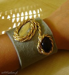 Cudna wyszywana bransoleta