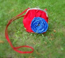 Bajeczna czerwona torebka z kwiatem